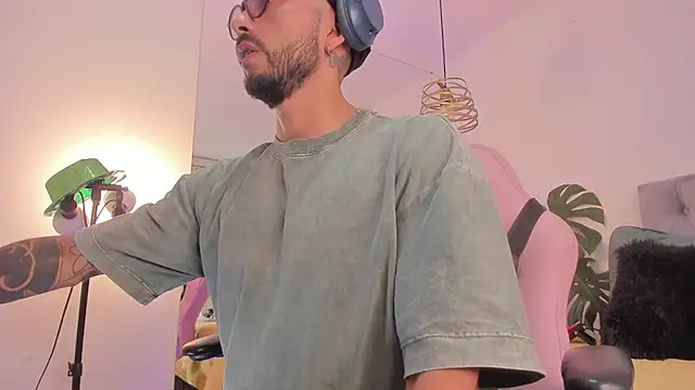 Tom cooper  online show from 11-25-25, 01:11