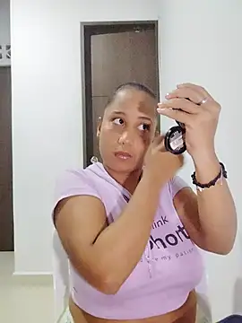 Snapshot of zandra_kiman chatting on 09-27-25, 04:18 zandra kiman online show from 09-27-25, 04:18