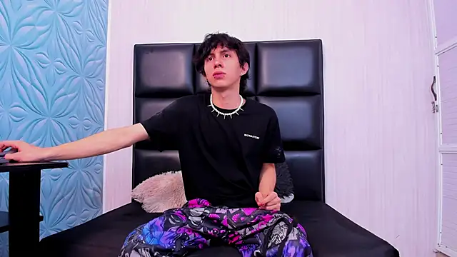 Snapshot of JeanRam18 chatting on 02-25-25, 11:54 JeanRam18 online show from 02-25-25, 11:54