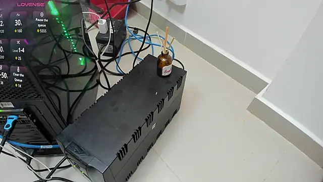 FOXYRIVER  online show from 04-18-26, 11:45