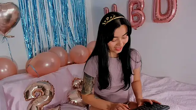 Lauren A online show from 12-02-25, 06:53