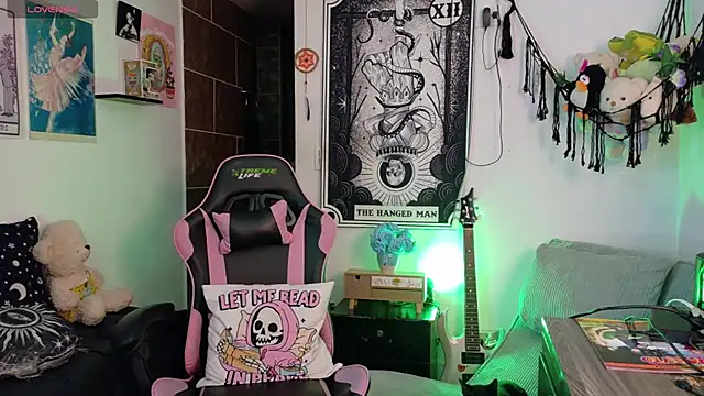 Snapshot of mollyshake1 chatting on 02-06-26, 05:58 mollyshake1 online show from 02-06-26, 05:58