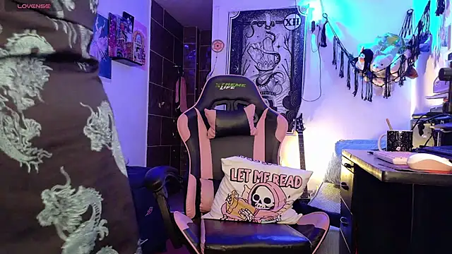 Snapshot of mollyshake1 chatting on 02-07-26, 07:27 mollyshake1 online show from 02-07-26, 07:27