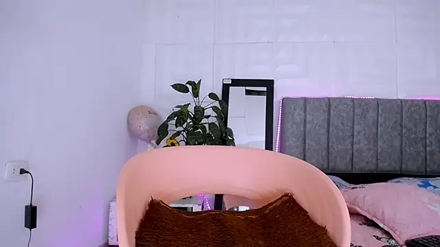 Snapshot of nataly_red chatting on 11-11-25, 02:28 nataly red online show from 11-11-25, 02:28