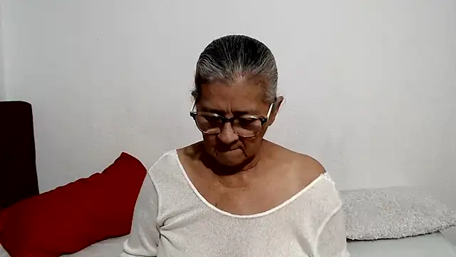 Snapshot of candy_mature_ chatting on 05-24-26, 12:43 candy mature online show from 05-24-26, 12:43