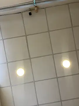 DarianaGuzz online show from 10-15-25, 11:24