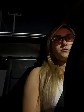 DarianaGuzz online show from 10-25-25, 12:54