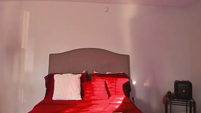 yiauana online show from 11-06-25, 01:48