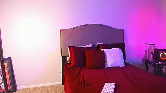 yiauana online show from 11-12-25, 08:51