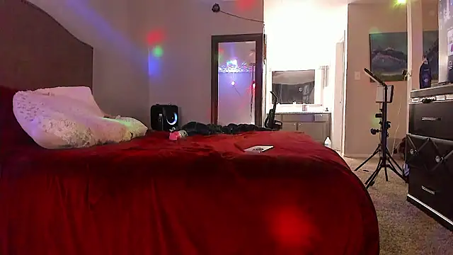 yiauana online show from 02-04-26, 01:11