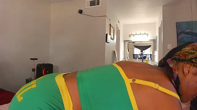 yiauana online show from 11-12-25, 08:56