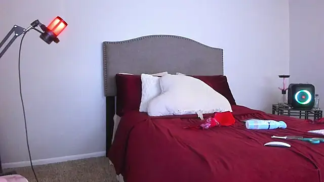 yiauana online show from 11-26-25, 11:10