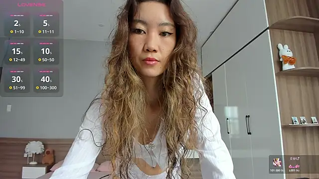 Snapshot of KatyxGold chatting on 05-19-26, 01:43 KatyxGold online show from 05-19-26, 01:43