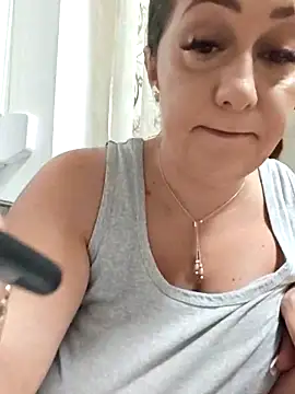 AvaLloyd online show from 10-14-25, 02:23