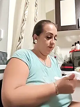 AvaLloyd online show from 10-22-25, 02:00