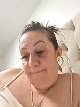 AvaLloyd online show from 03-30-26, 01:51