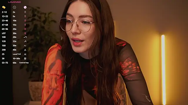 Ester Hill online show from 11-04-25, 01:42