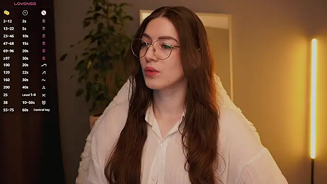 Ester Hill online show from 11-28-25, 01:28