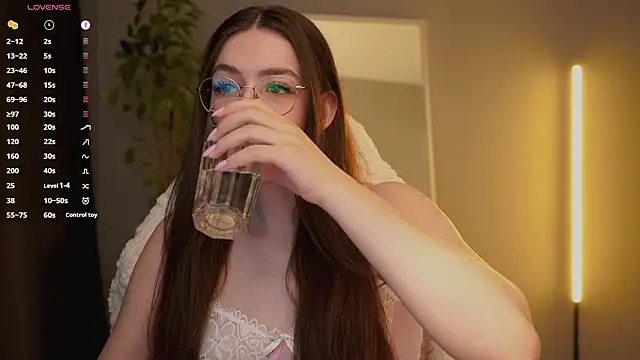 Ester Hill online show from 02-20-26, 03:03