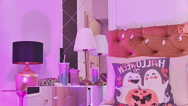 EmilyColle  online show from 10-25-25, 04:44