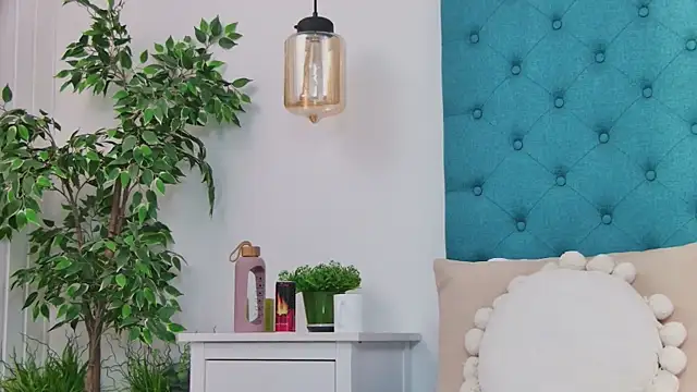 Snapshot of EmilyColle_ chatting on 02-22-26, 08:21 EmilyColle online show from 02-22-26, 08:21