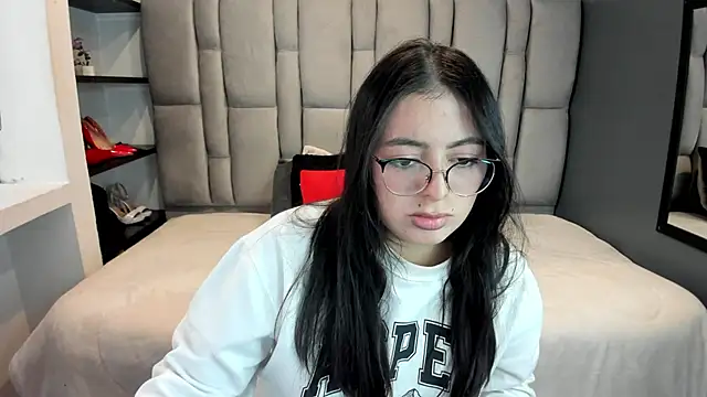 Snapshot of MiaWils_ chatting on 06-18-26, 07:19 MiaWils online show from 06-18-26, 07:19