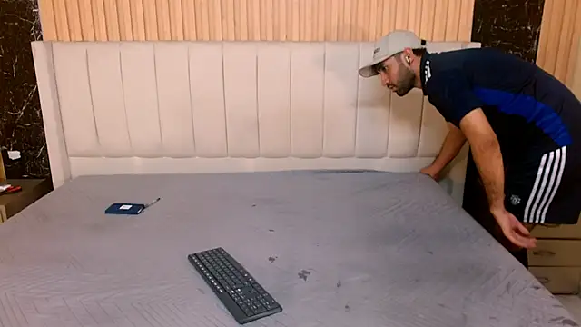 MilanZaire online show from 12-19-25, 12:25