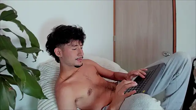 dimitri targaryen online show from 02-16-25, 04:42