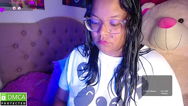 Snapshot of KittyHot20 chatting on 11-23-25, 01:04 KittyHot20 online show from 11-23-25, 01:04