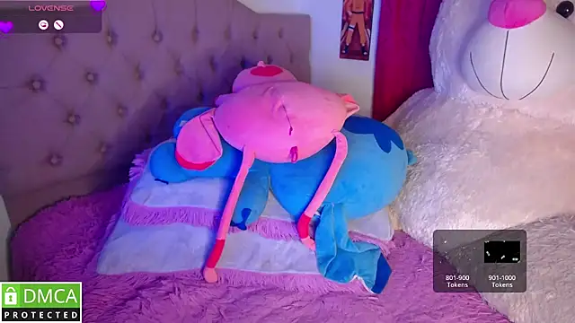 Snapshot of KittyHot20 chatting on 12-15-25, 10:15 KittyHot20 online show from 12-15-25, 10:15