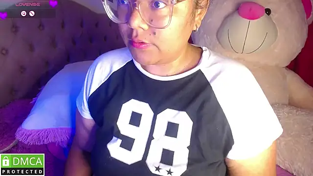 Snapshot of KittyHot20 chatting on 11-10-25, 09:25 KittyHot20 online show from 11-10-25, 09:25