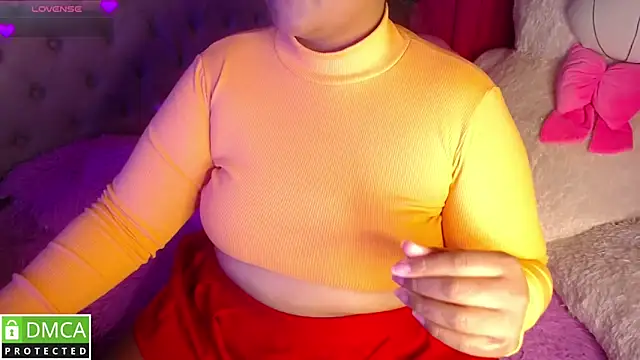 Snapshot of KittyHot20 chatting on 10-31-25, 09:00 KittyHot20 online show from 10-31-25, 09:00