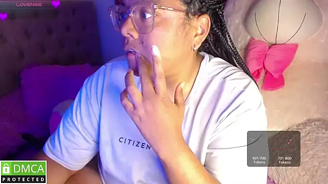 Snapshot of KittyHot20 chatting on 10-27-25, 10:54 KittyHot20 online show from 10-27-25, 10:54