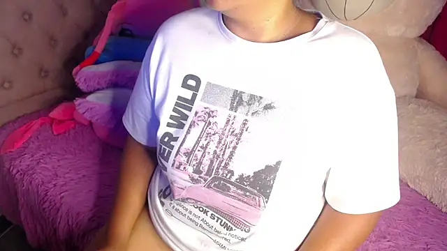 Snapshot of KittyHot20 chatting on 12-05-25, 09:19 KittyHot20 online show from 12-05-25, 09:19