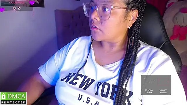 Snapshot of KittyHot20 chatting on 10-27-25, 12:33 KittyHot20 online show from 10-27-25, 12:33