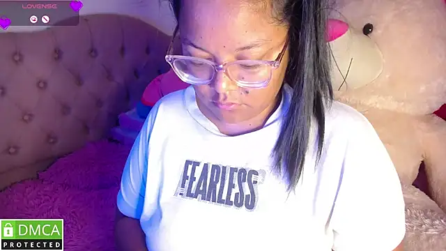 Snapshot of KittyHot20 chatting on 12-17-25, 05:18 KittyHot20 online show from 12-17-25, 05:18