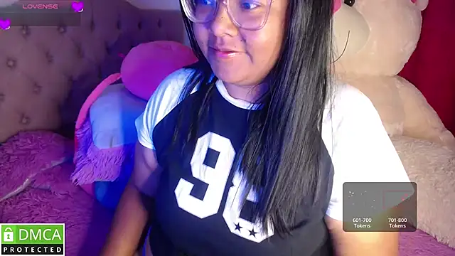 Snapshot of KittyHot20 chatting on 11-13-25, 09:08 KittyHot20 online show from 11-13-25, 09:08