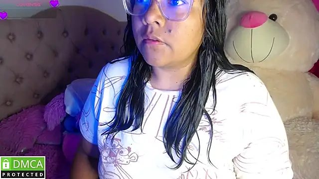 Snapshot of KittyHot20 chatting on 11-28-25, 01:00 KittyHot20 online show from 11-28-25, 01:00