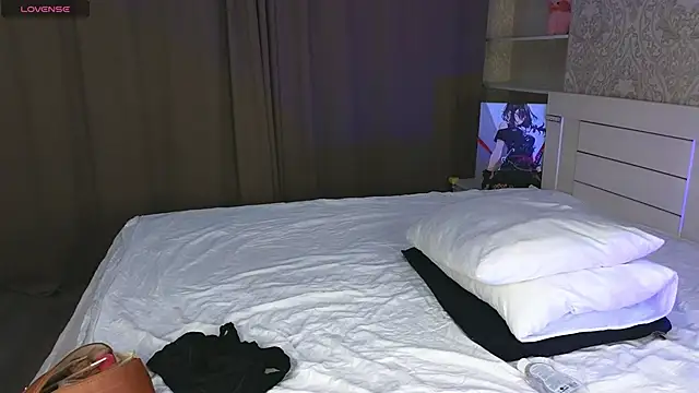 Diana Moon  online show from 11-23-25, 01:26