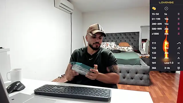 supermanboy94 online show from 10-06-25, 06:58