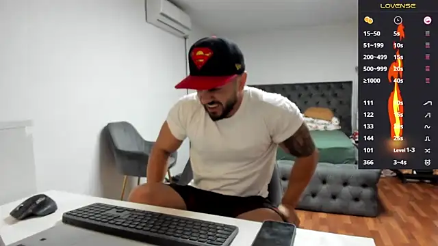 supermanboy94 online show from 10-10-25, 05:41