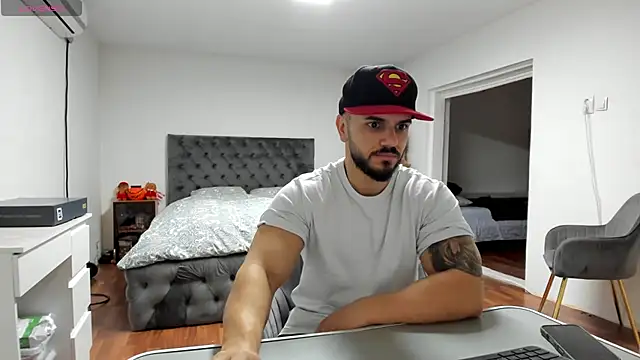 supermanboy94 online show from 11-27-25, 06:36