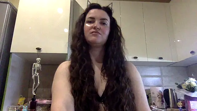 Karolina llove online show from 10-11-25, 08:32