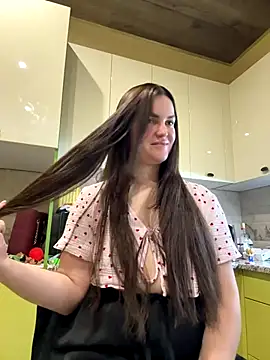 Karolina llove online show from 10-15-25, 01:15