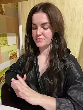 Karolina llove online show from 12-20-24, 02:26