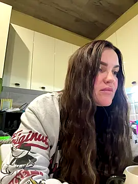 Karolina llove online show from 10-19-25, 08:22