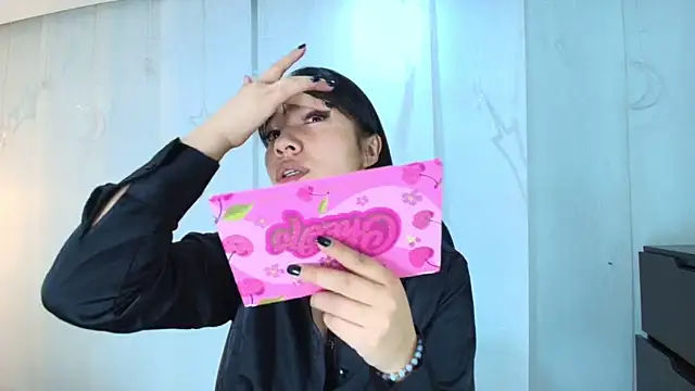 lina bedoya  online show from 12-15-25, 11:49