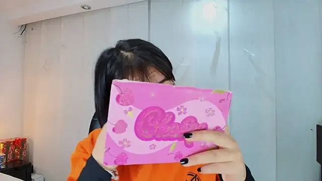 lina bedoya  online show from 12-18-25, 11:36