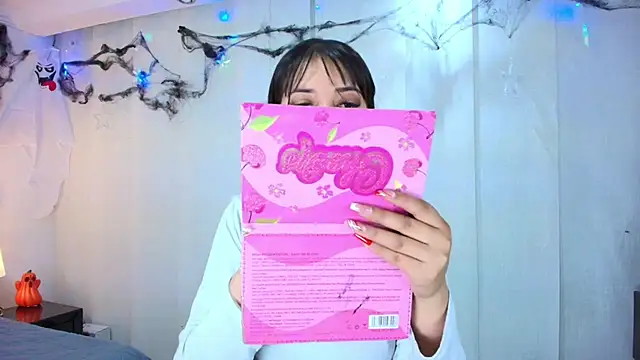 lina bedoya  online show from 10-22-25, 11:42