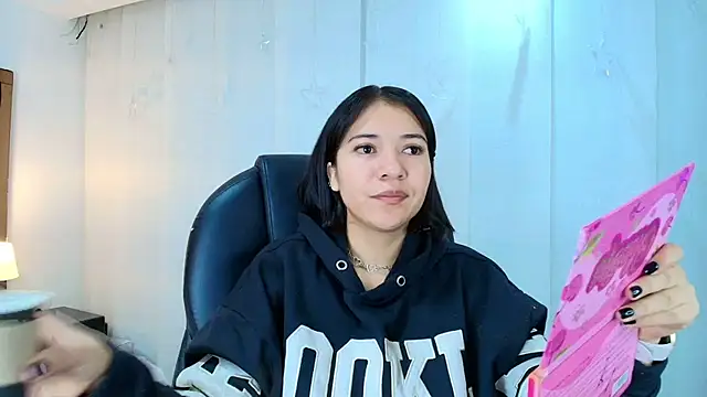 lina bedoya  online show from 12-02-25, 11:34